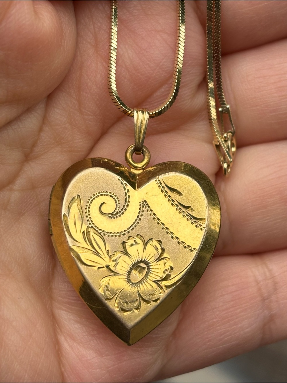 Vintage Heart Locket Necklace 12K Gold Filled Floral Pendant 20”